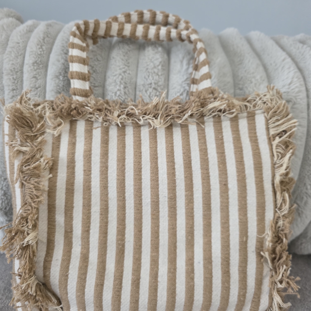 Antik Kraft Beaded Fringe Tote - Picture 4 of 5